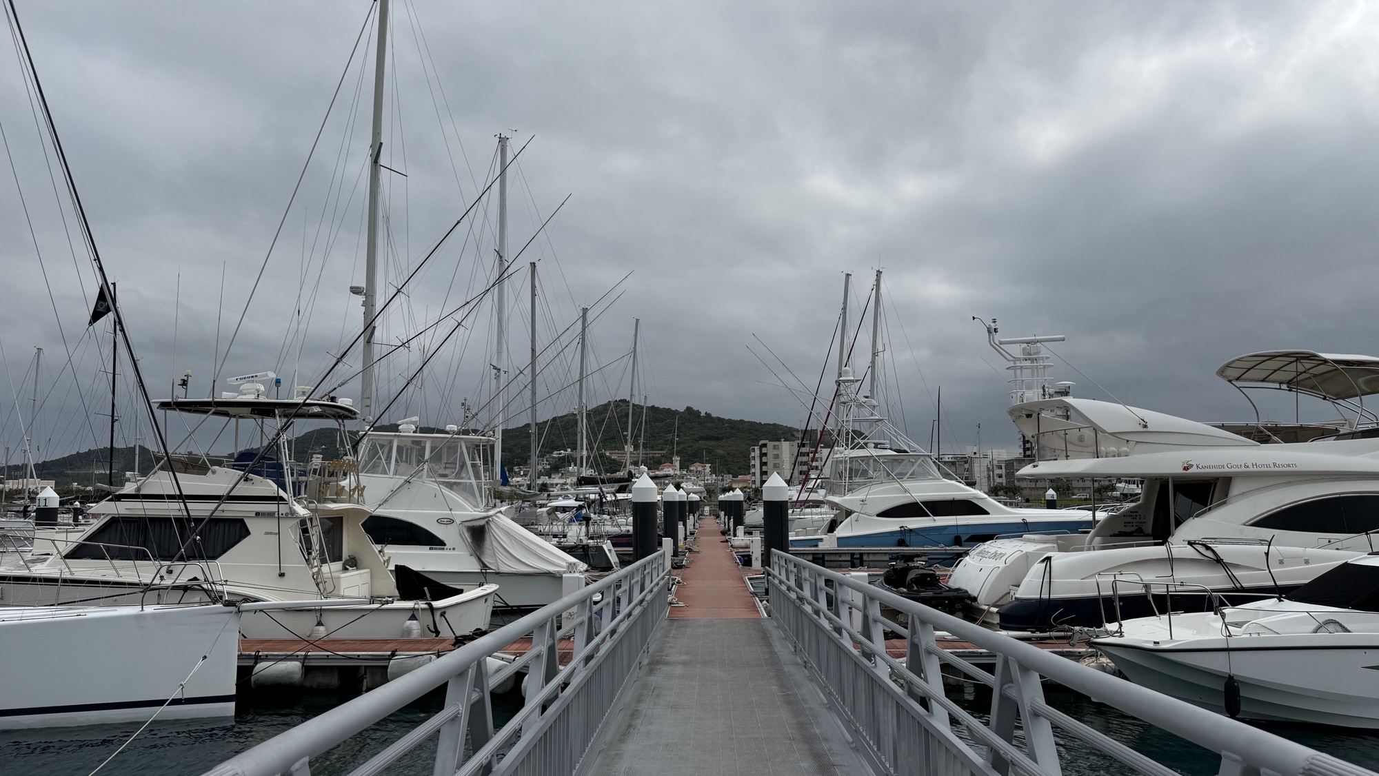 チャーター船改造中