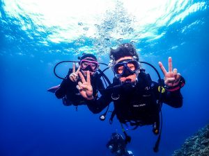 沖縄恩納村青の洞窟でダイビングライセンス講習